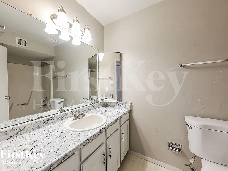 3730 W Hartford Ave — Photo 17