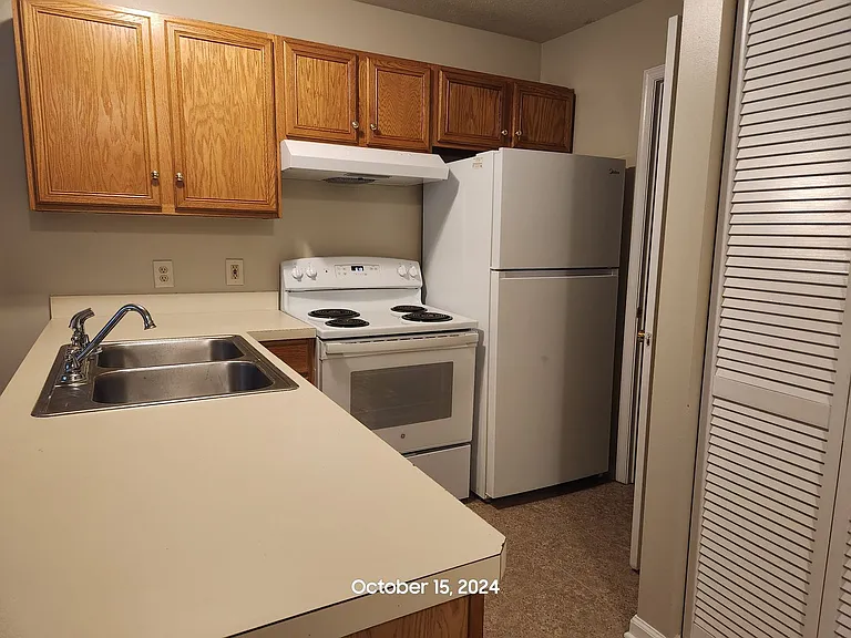 64 Patricia Dr — Photo 5
