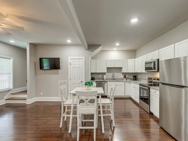 448 Caldwell Dr — Photo 3