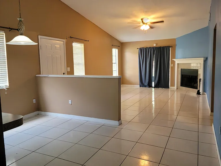 10035 Lake Oak Cir #10035 — Photo 4