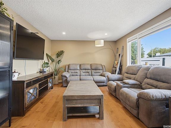 3rd image of 98 Dunsmore DRIVE