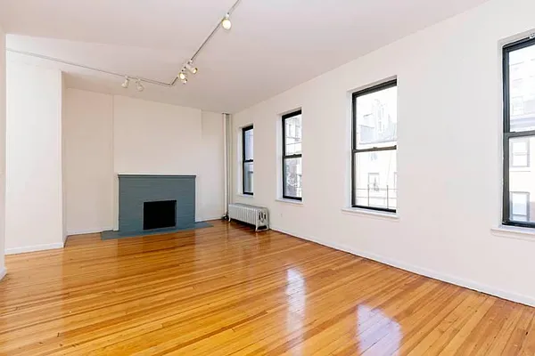 Rented by Town Residential | media 9