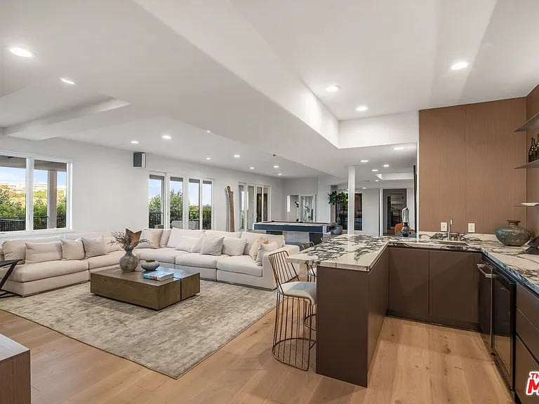 930 N Tigertail Rd — Photo 17
