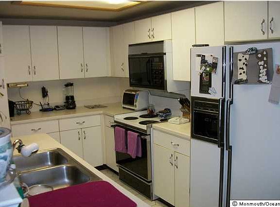 3rd image of 1105 Buckingham Drive #B