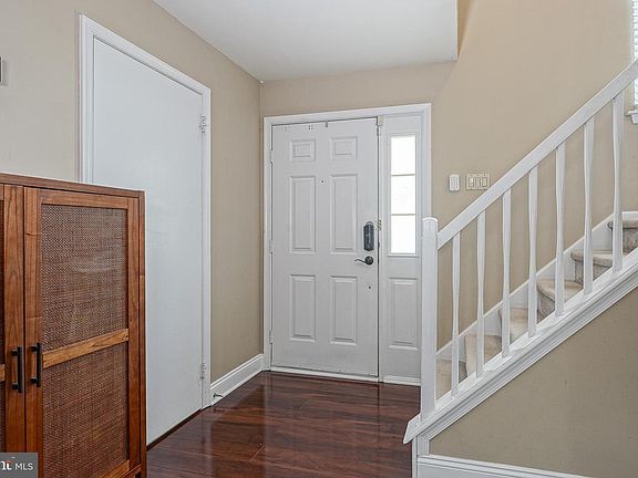 3rd image of 305 Oliphant Ln