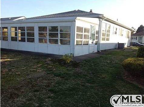 5th image of 102 Bonaire Dr