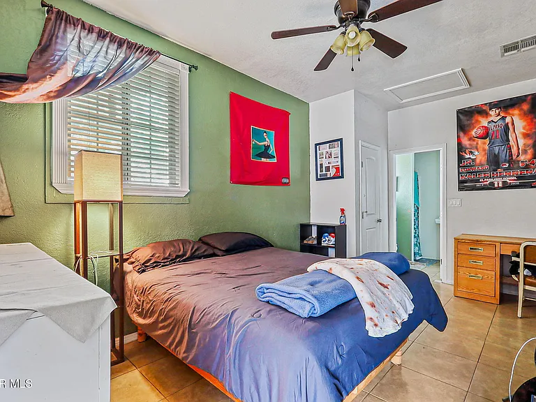 209 N Seville Dr — Photo 15