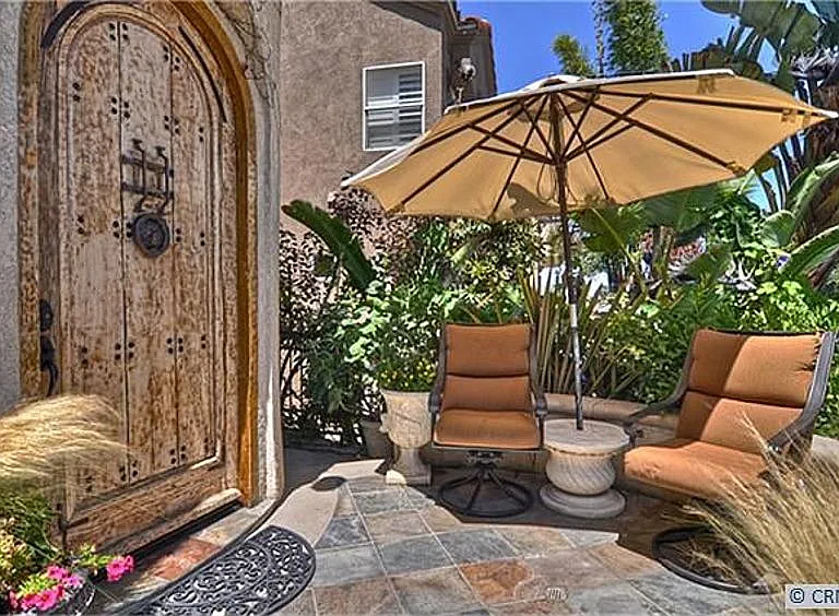 609 Frankfort Ave — Photo 2