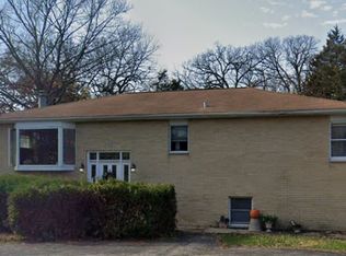 728 N Lakeview Dr, Round Lake, IL 60073