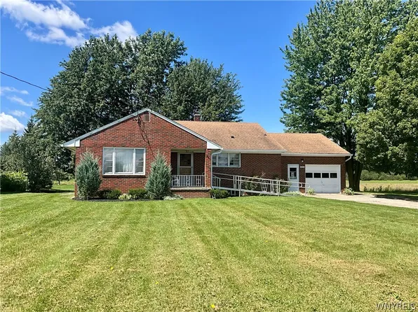 6680 Heise Rd, Clarence Center, NY 14032