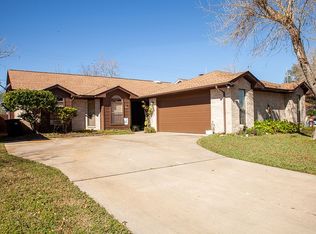 221 Timber Dr, Victoria, TX 77904
