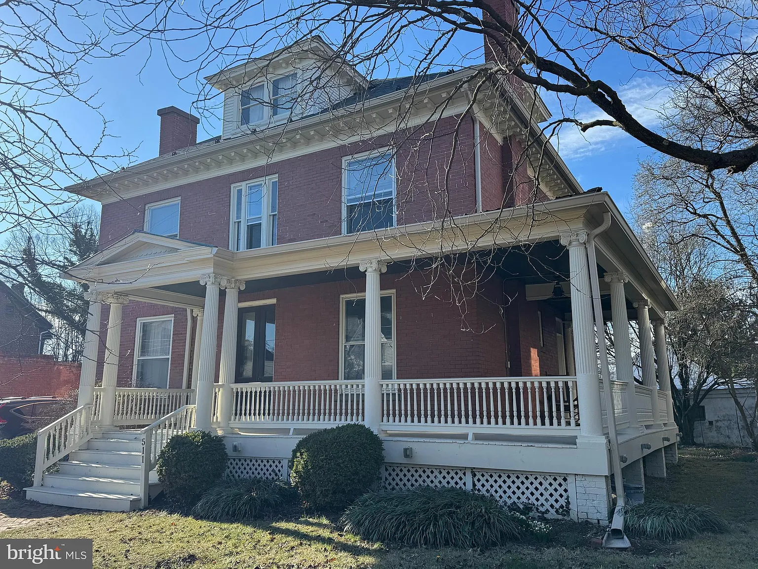 511 W Burke St photo 1
