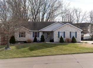 1711 Summerfield Ln, Godfrey, IL 62035