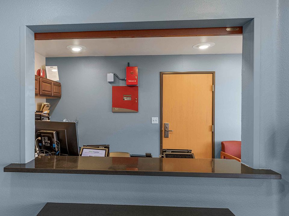 Lobby and Guest Check-in