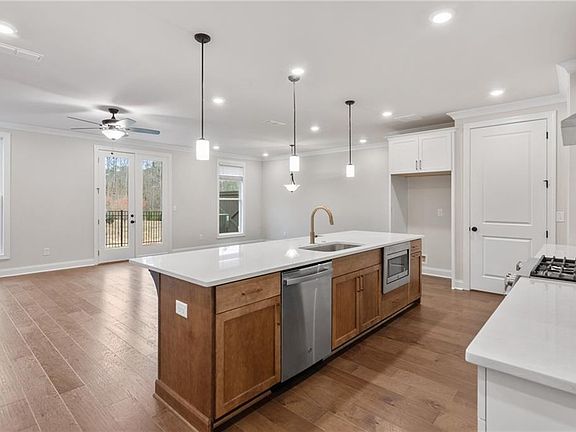 Extra large island, perfect for dinner parties