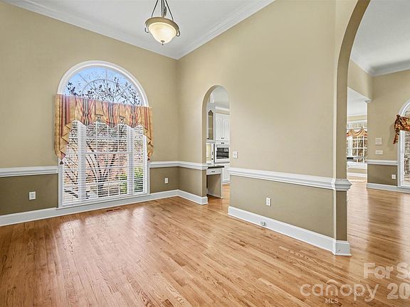 5th image of 8407 Locksley Dr