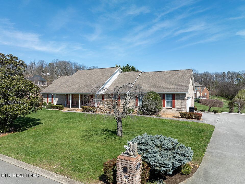 1st image of 608 Gloucester Ct
