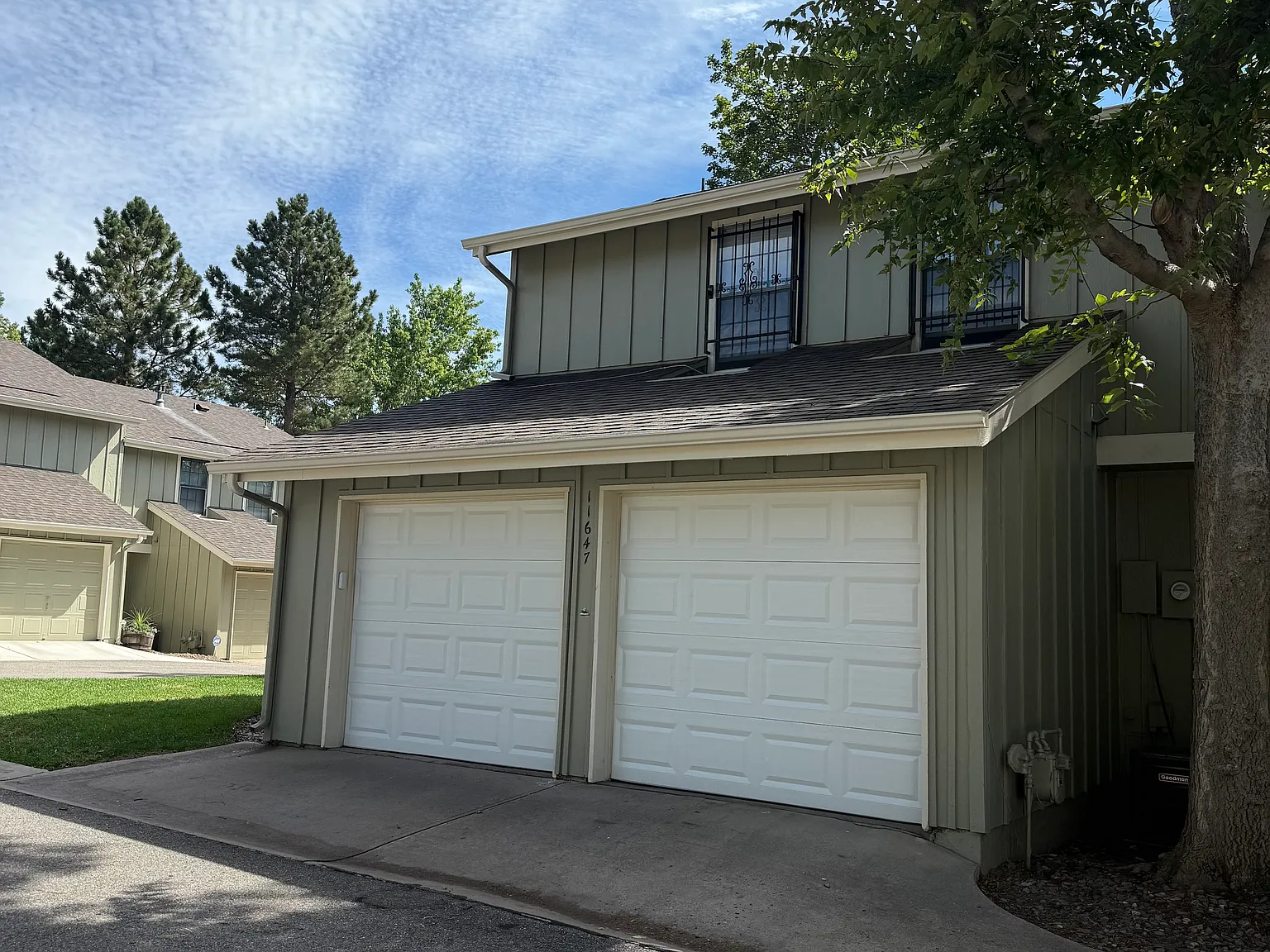 4 bed, 2200 sqft, $3,150 — Photo 2
