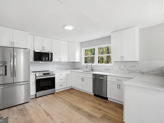 5th image of 640 Bramble Ct