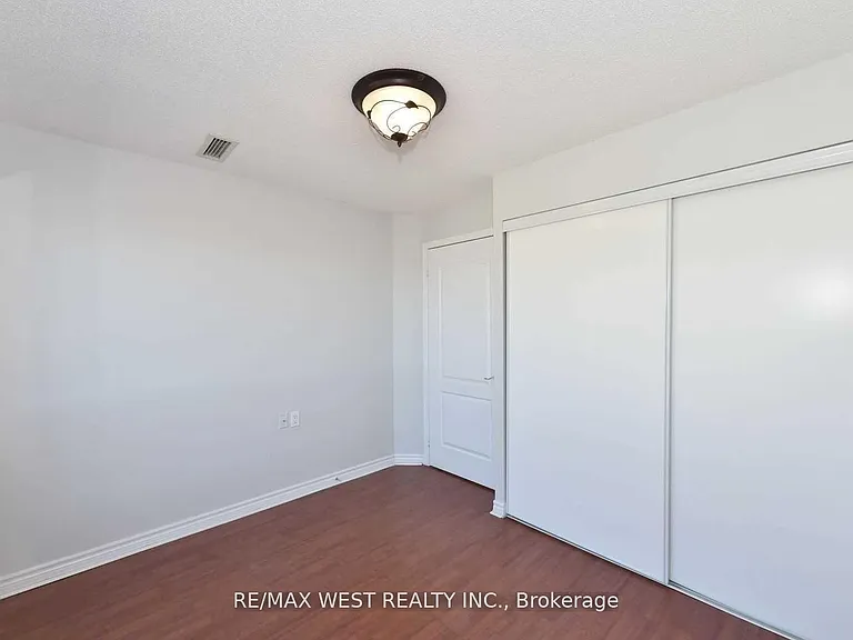 935 Sheppard Ave W #Penthouse 810 — Photo 34