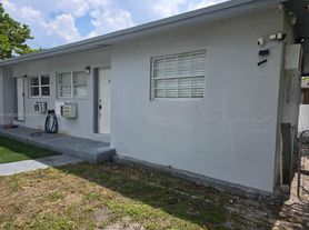 511 NW 4th Ave, Hallandale, FL
