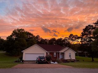 75 Pinecrest Dr, Henderson, TN 38340