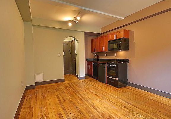5th image of 11 Waverly Pl APT 3G