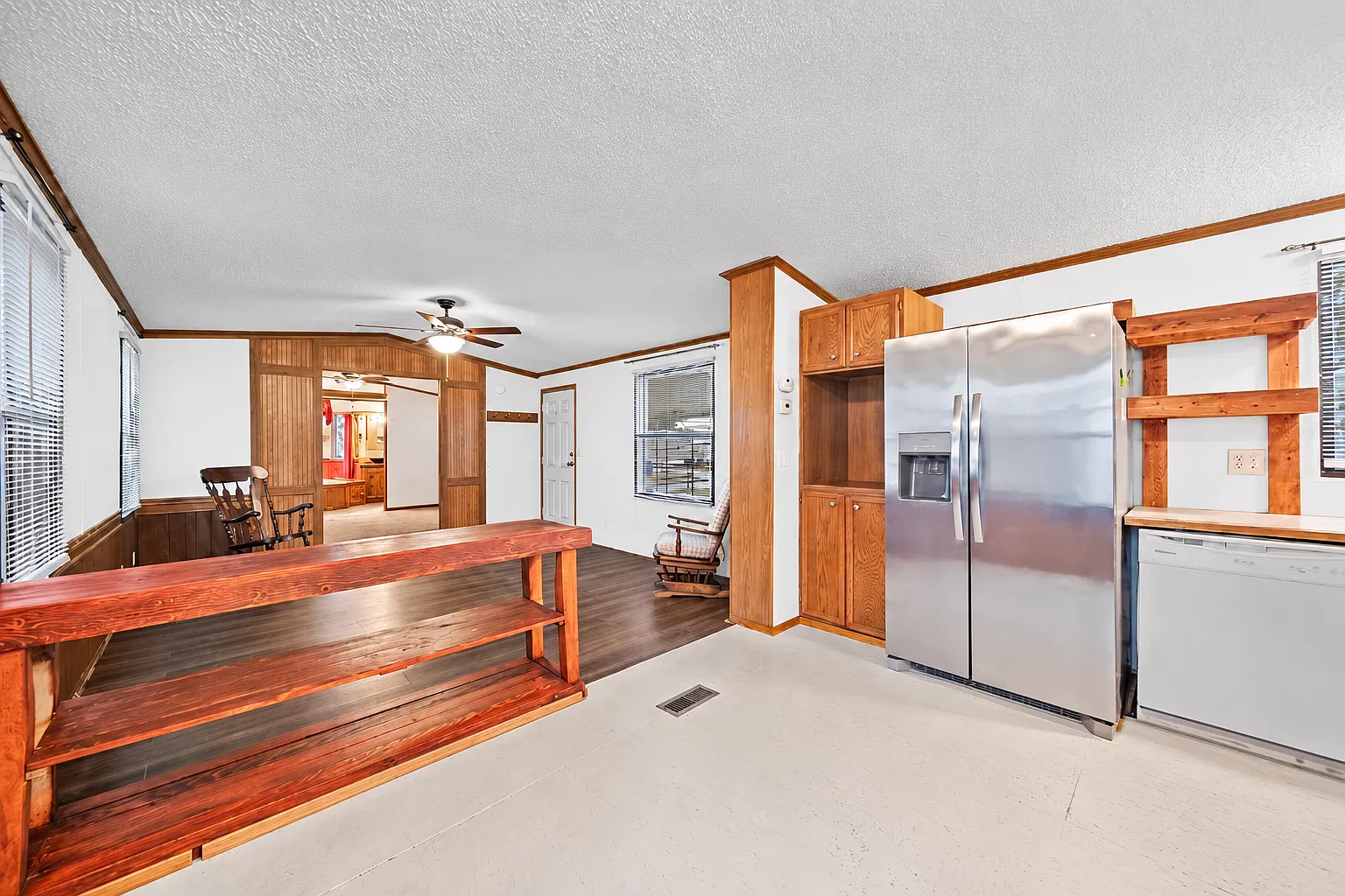 3 bed, 924 sqft, $1,795 — Photo 3