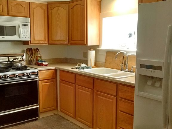 4th image of 371 N Lowell Blvd