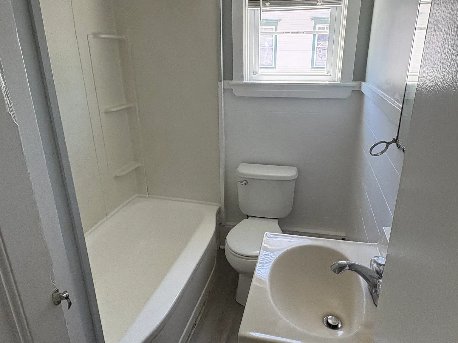 1 bed, 1000 sqft, $1,450 — Photo 4