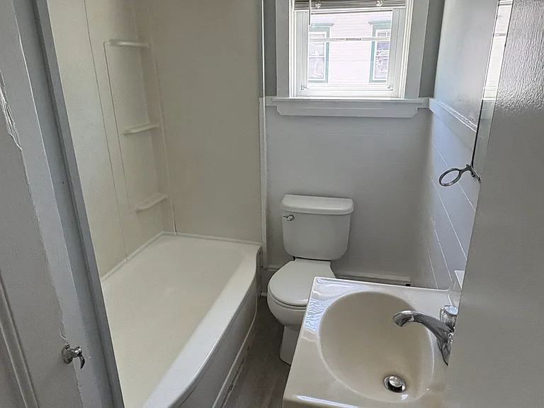 93 Prospect St #2L — Photo 4