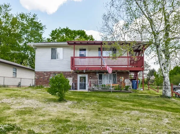 1369 Cayuga Ave, Akron, OH 44312