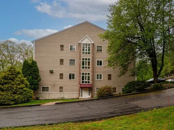 44 Maria Ave APT 303, Southbridge, MA 01550