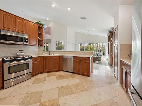 4th image of 6061 Golf Villas Dr