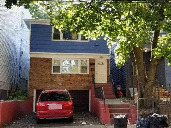 14 Alexander St, Newark, NJ 07106