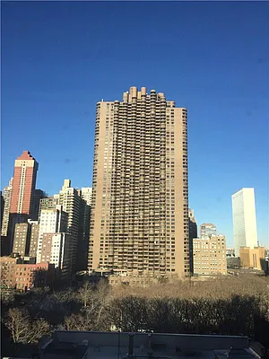 Rented by R New York | media 16