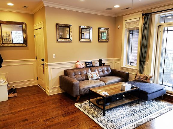 3rd image of 858 W Diversey Pkwy #2W
