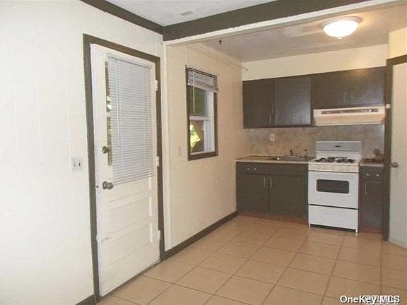 2nd image of 66 Pentmoor Dr