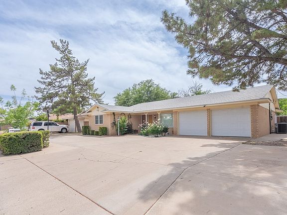 2nd image of 3751 Oakridge Dr