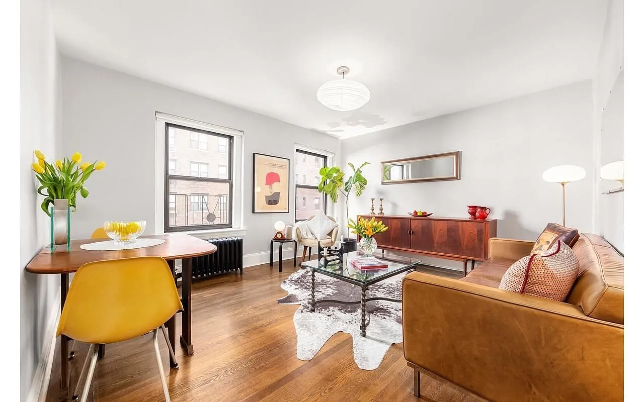 240 E 24th St APT 4A photo 1