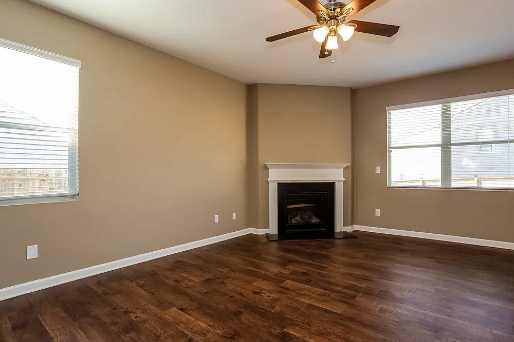 4 bed, 2.0 bath, 1835 sqft, $2,920 — Photo 4