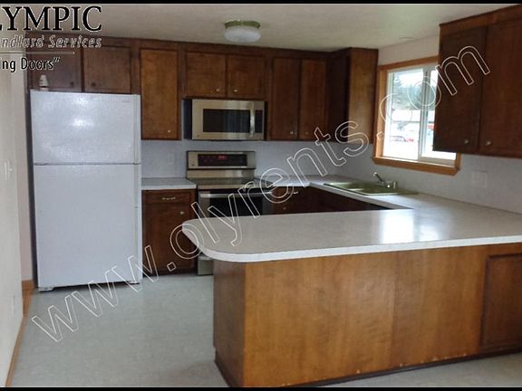3rd image of 3229 Longinaker Dr SE