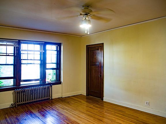 4th image of 813 University Ave SE #208