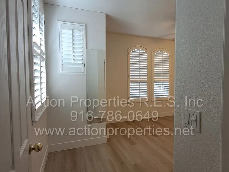 6145 Crater Lake Dr — Photo 18