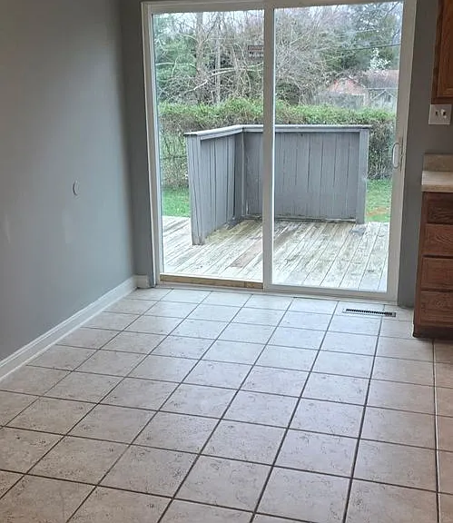 821 Brian Ct — Photo 2