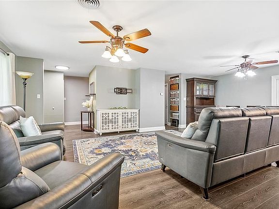 3rd image of 202 Saint Nicholas St