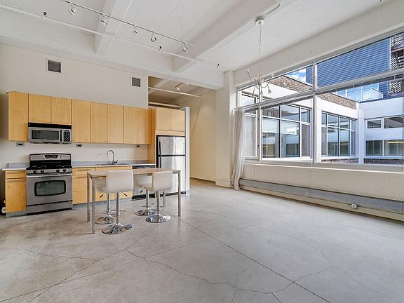 2nd image of 700 Washington Ave N Unit 613