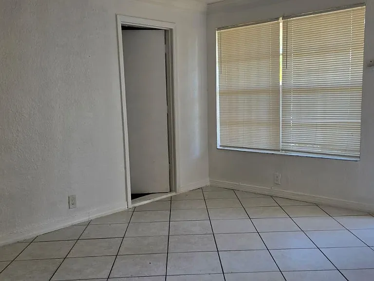 112 Newton Rd — Photo 26
