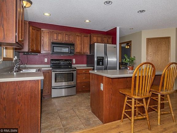 5th image of 503 W Stockman St