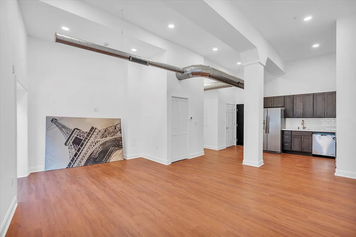 2 bed, 1150 sqft, $3,200 — Photo 1